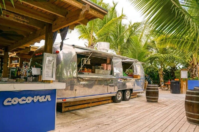 CocoVan Airstream Lounge
