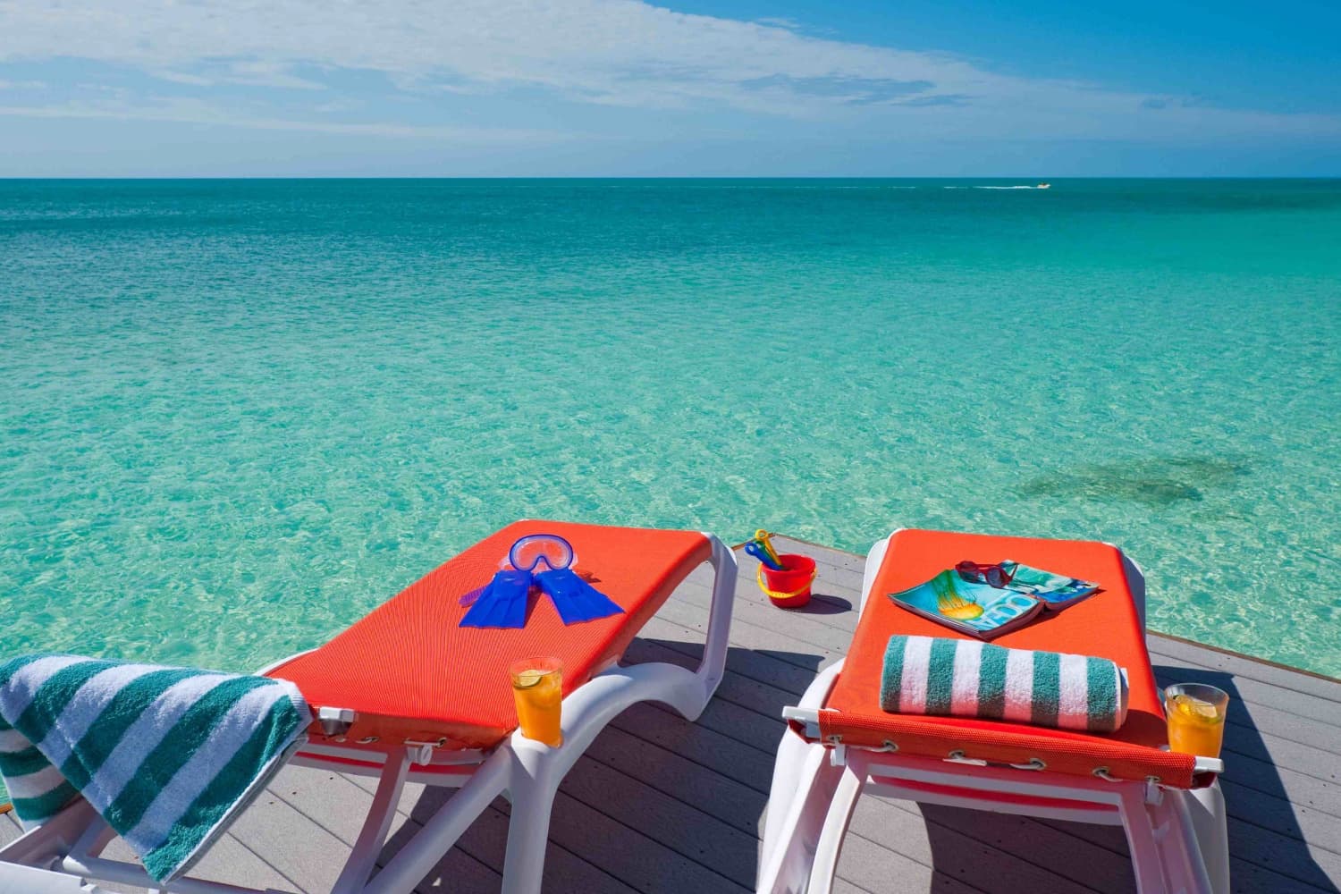 Lounge chairs on the Villa La Percha dock facing the ocean
